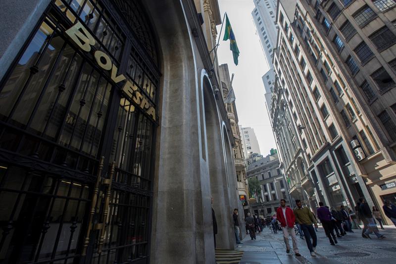 Corros latinoamericanos cierran mixtos tras fuertes pÃ©rdidas en Wall Street