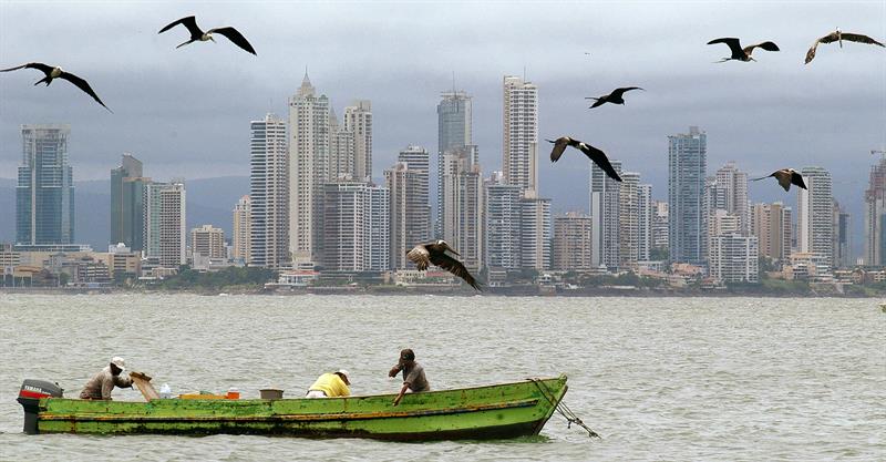  Panama adheres to the world registry of vessels to control illegal fishing